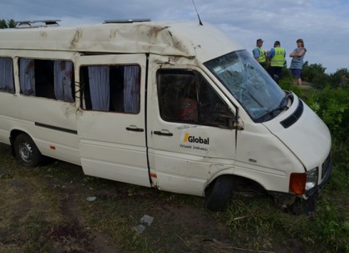 В Харьковской области перевернулся пассажирский автобус