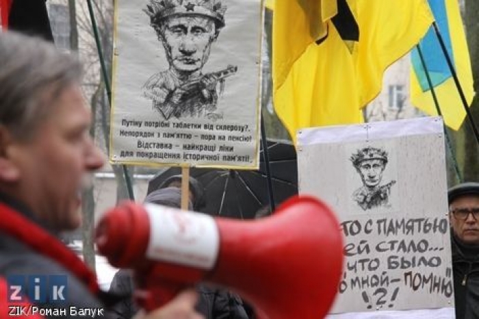 Львовяне пикетировали российское консульство