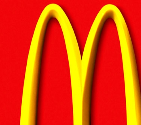 Москвич требует от McDonald's 550 тыс. рублей за отравившегося ребенка
