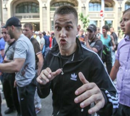 За драку между журналисткой и митингующими наказали 15 миоиционеров