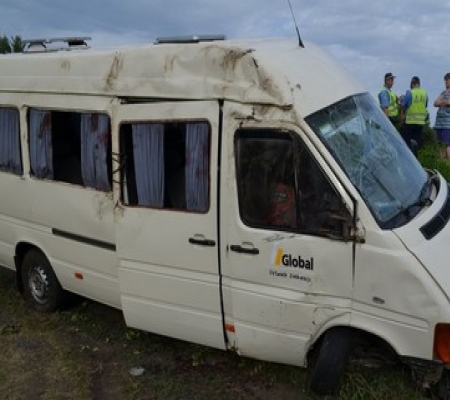 В Харьковской области перевернулся пассажирский автобус